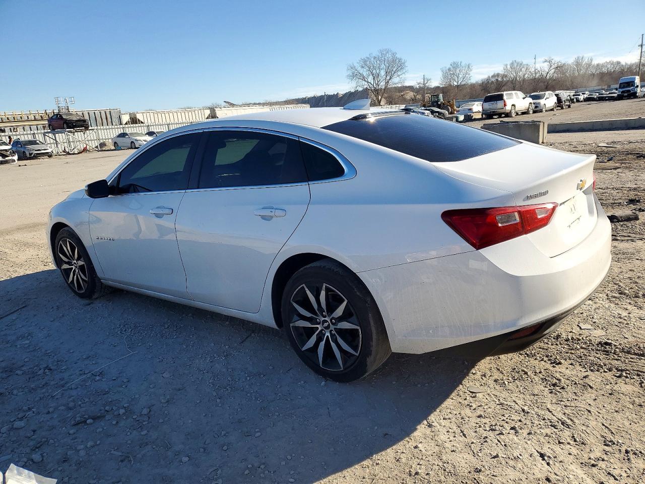 2018 CHEVROLET MALIBU LT photo 2