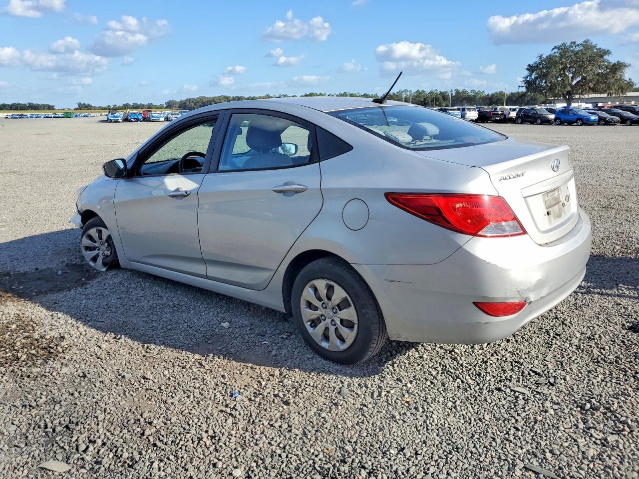2016 HYUNDAI ACCENT SE photo 2