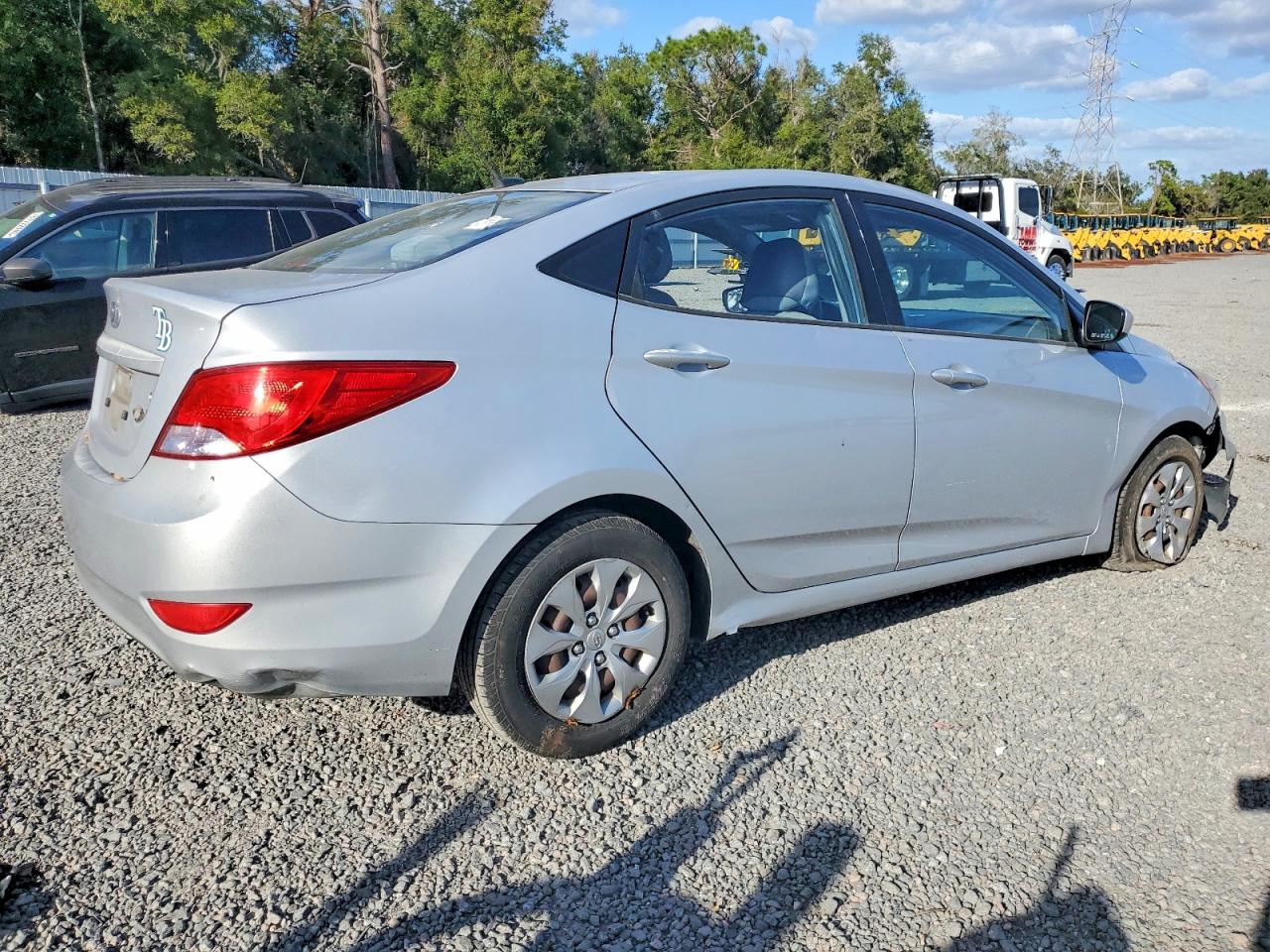 2016 HYUNDAI ACCENT SE photo 3