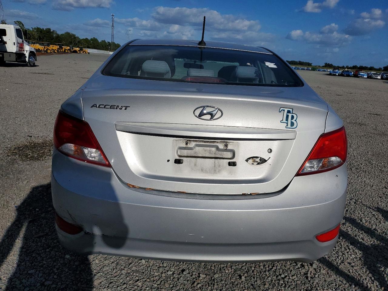 2016 HYUNDAI ACCENT SE photo 6