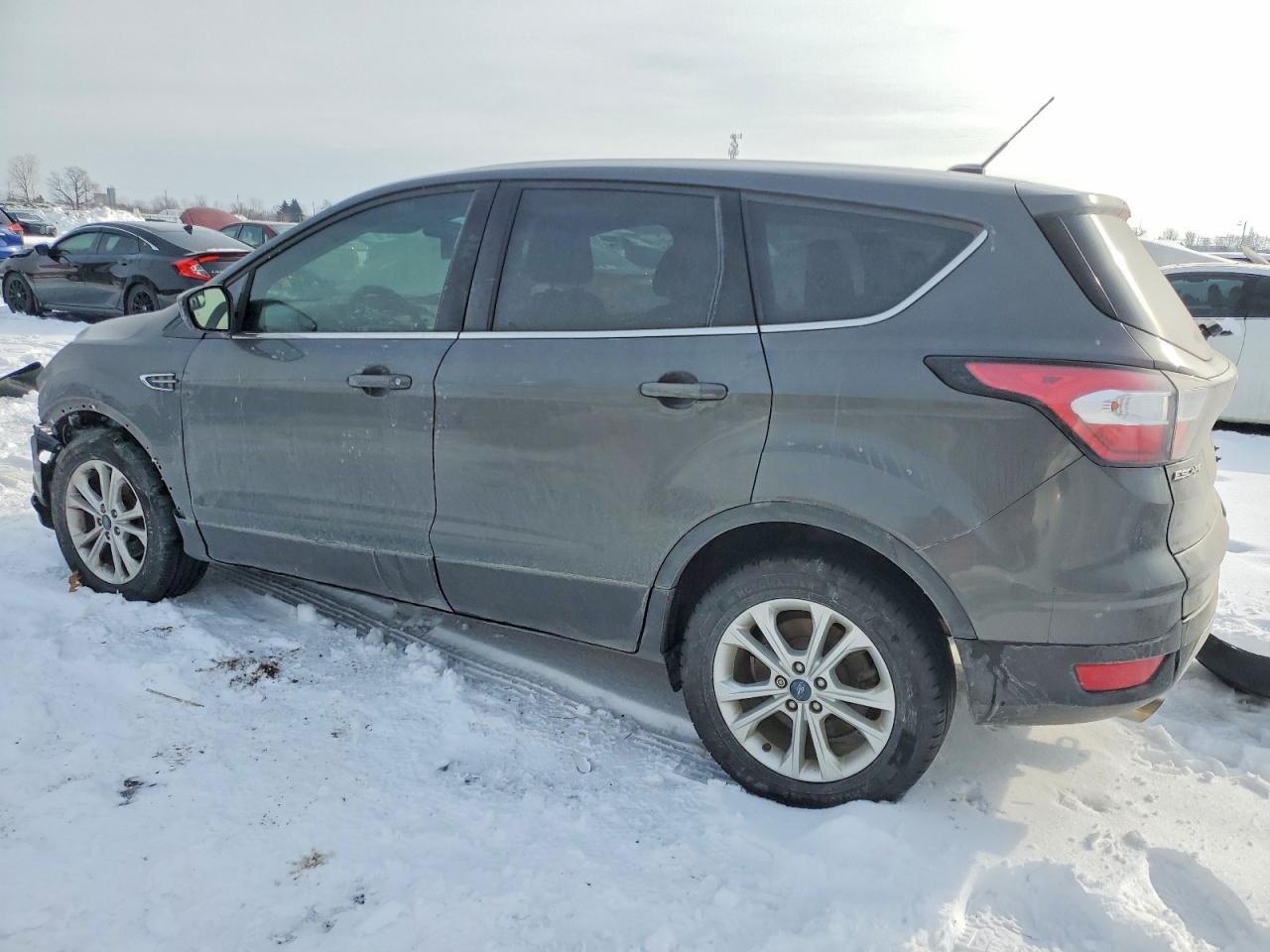 2017 FORD ESCAPE SE photo 2