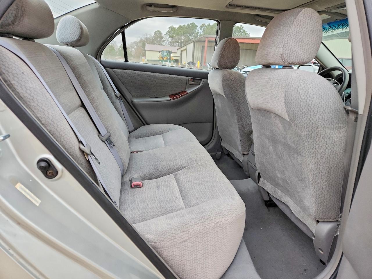 2004 TOYOTA COROLLA CE photo 19