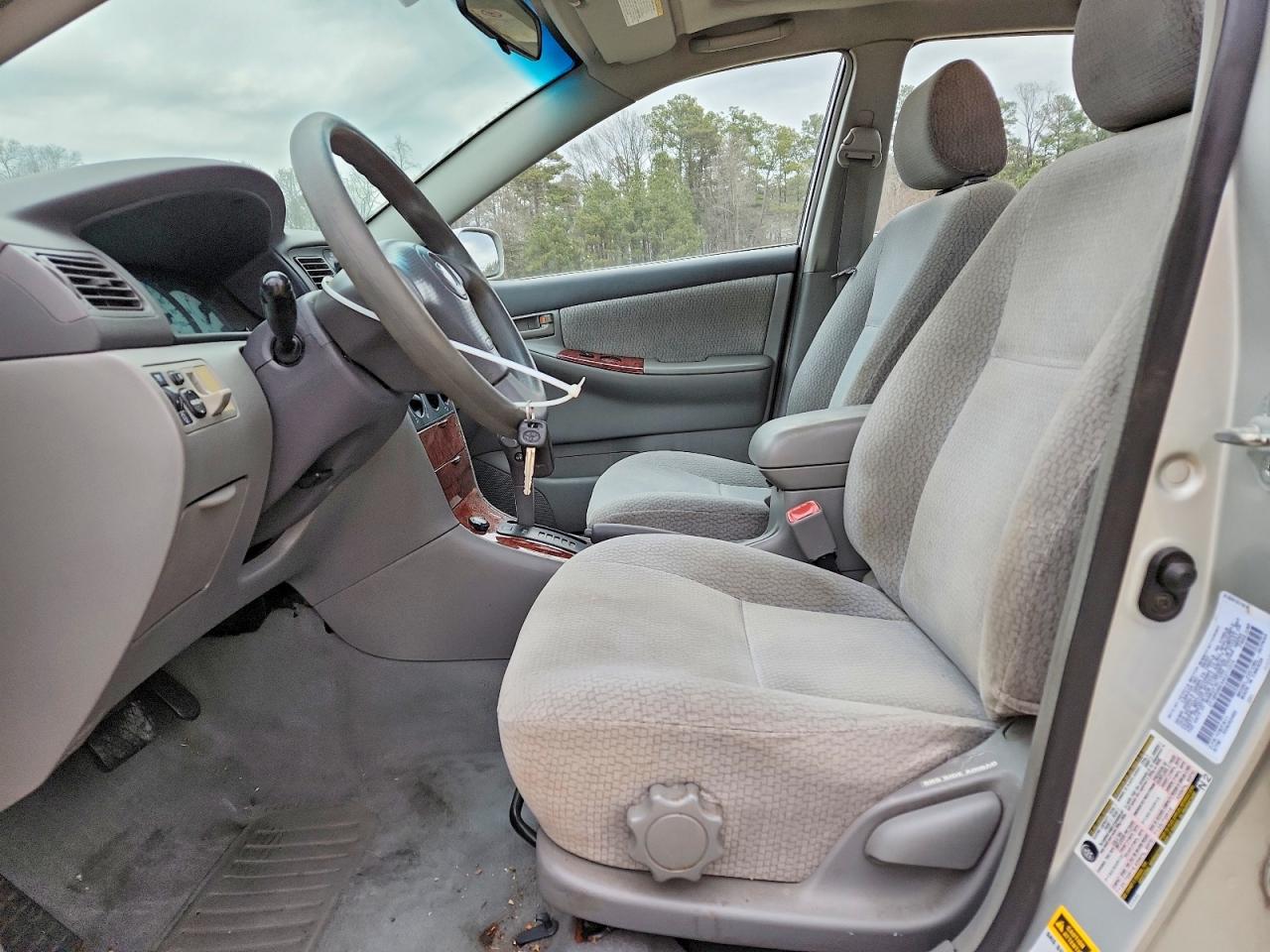2004 TOYOTA COROLLA CE photo 13
