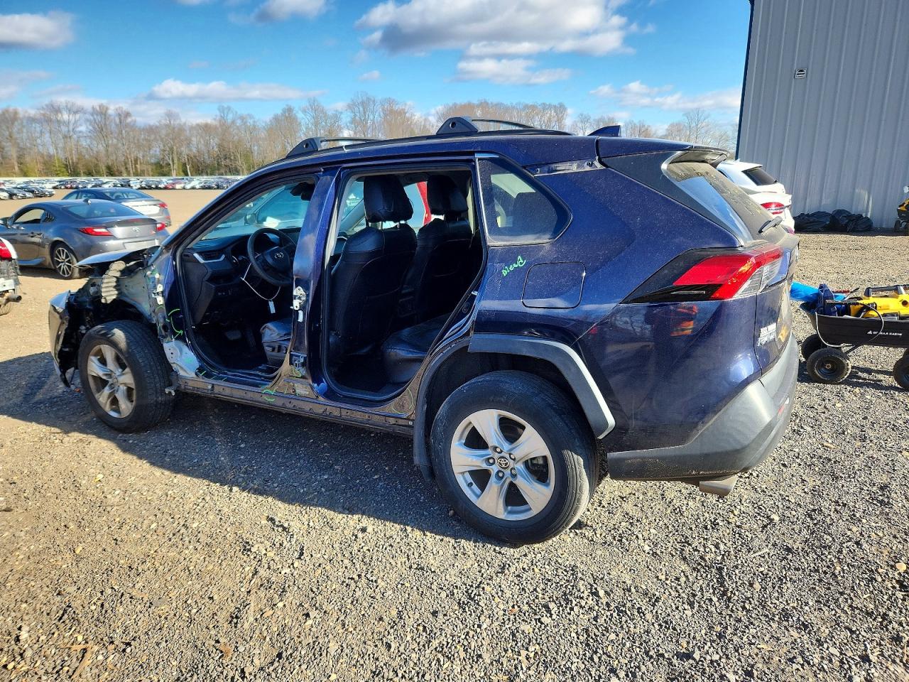 2021 TOYOTA RAV4 XLE photo 2
