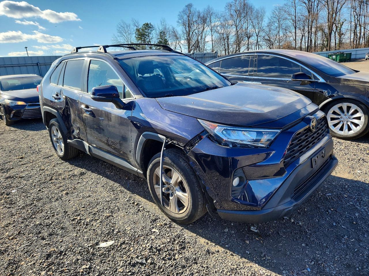 2021 TOYOTA RAV4 XLE photo 4