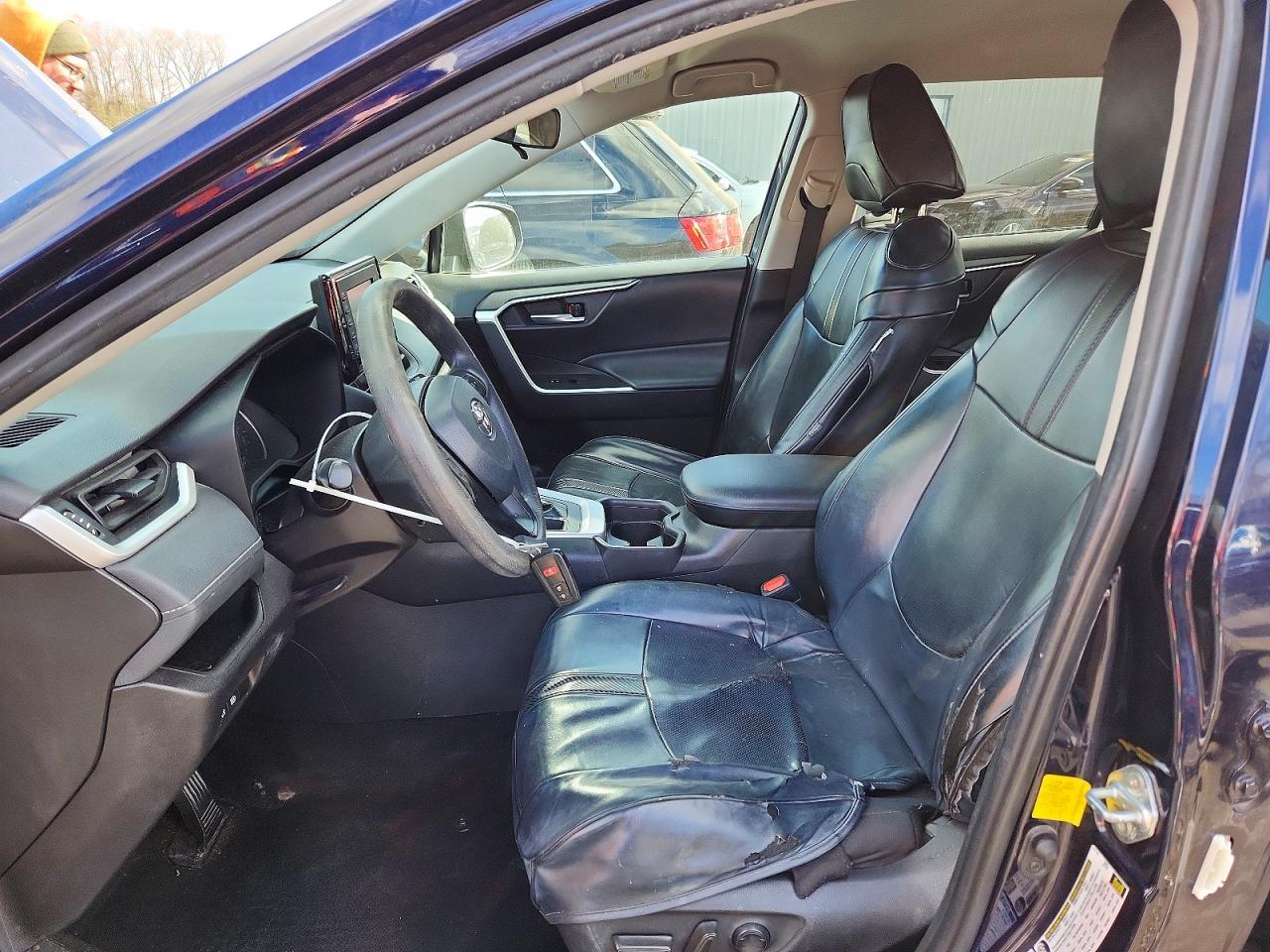 2021 TOYOTA RAV4 XLE photo 7