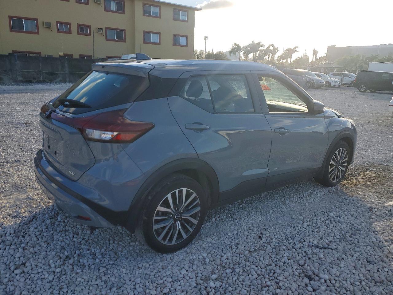 2023 NISSAN KICKS SV photo 3