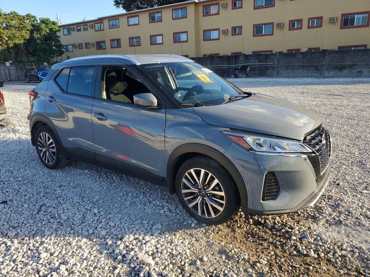 2023 NISSAN KICKS SV photo 4