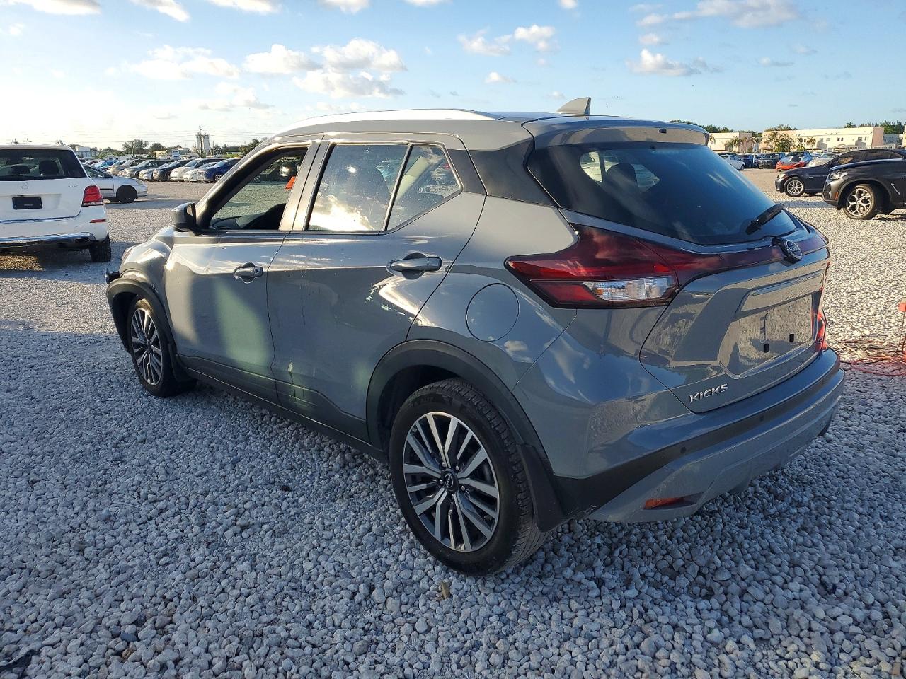 2023 NISSAN KICKS SV photo 2