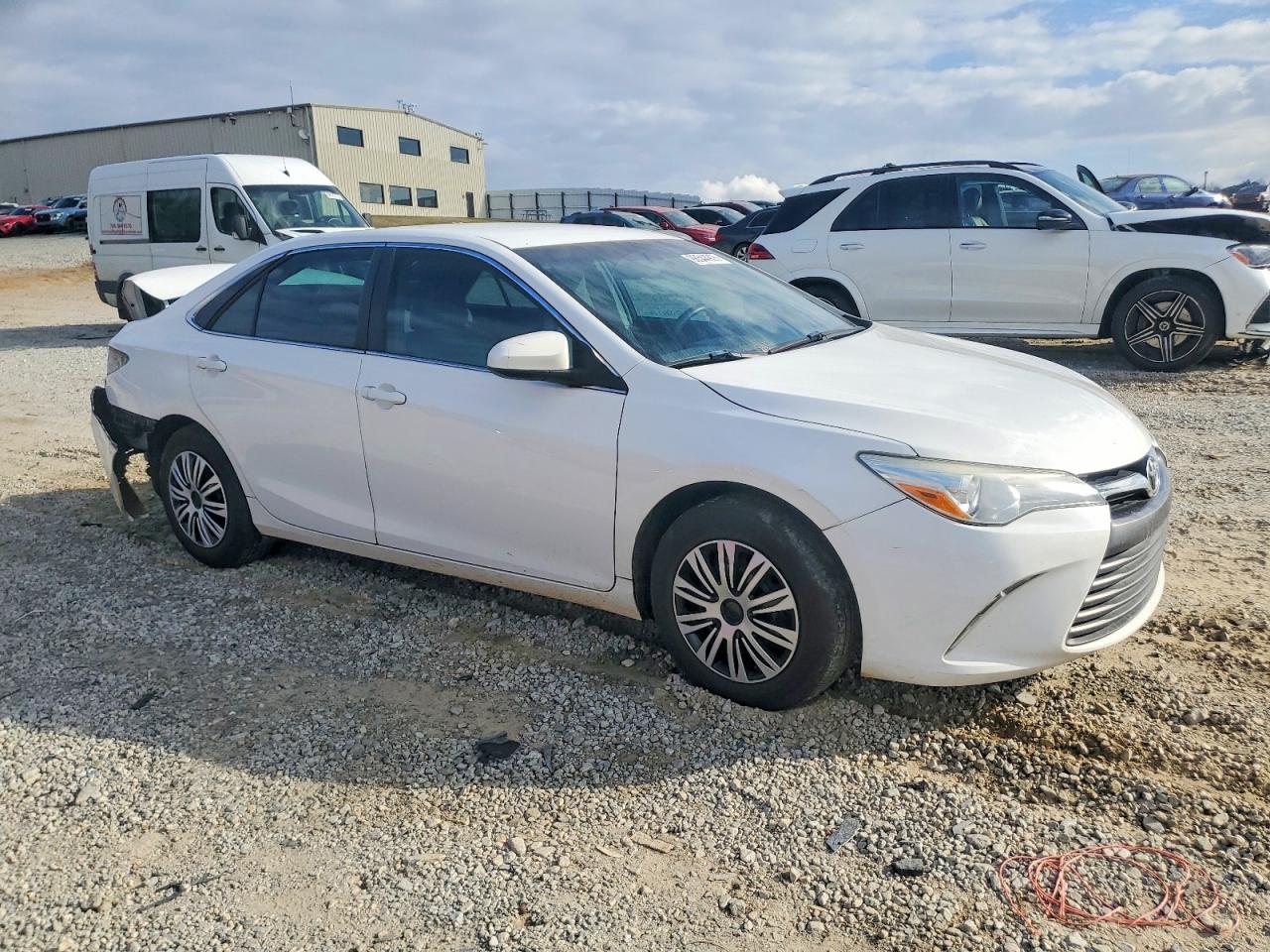 2016 TOYOTA CAMRY LE photo 4
