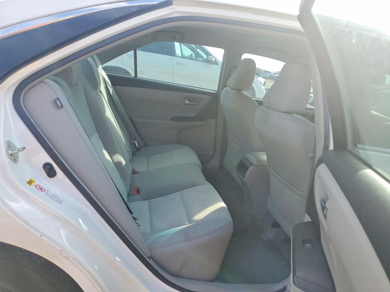 2016 TOYOTA CAMRY LE photo 10