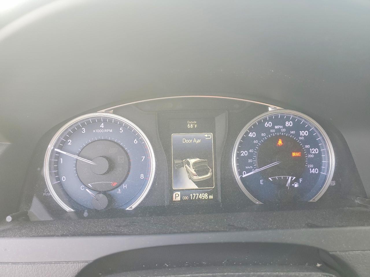 2016 TOYOTA CAMRY LE photo 9