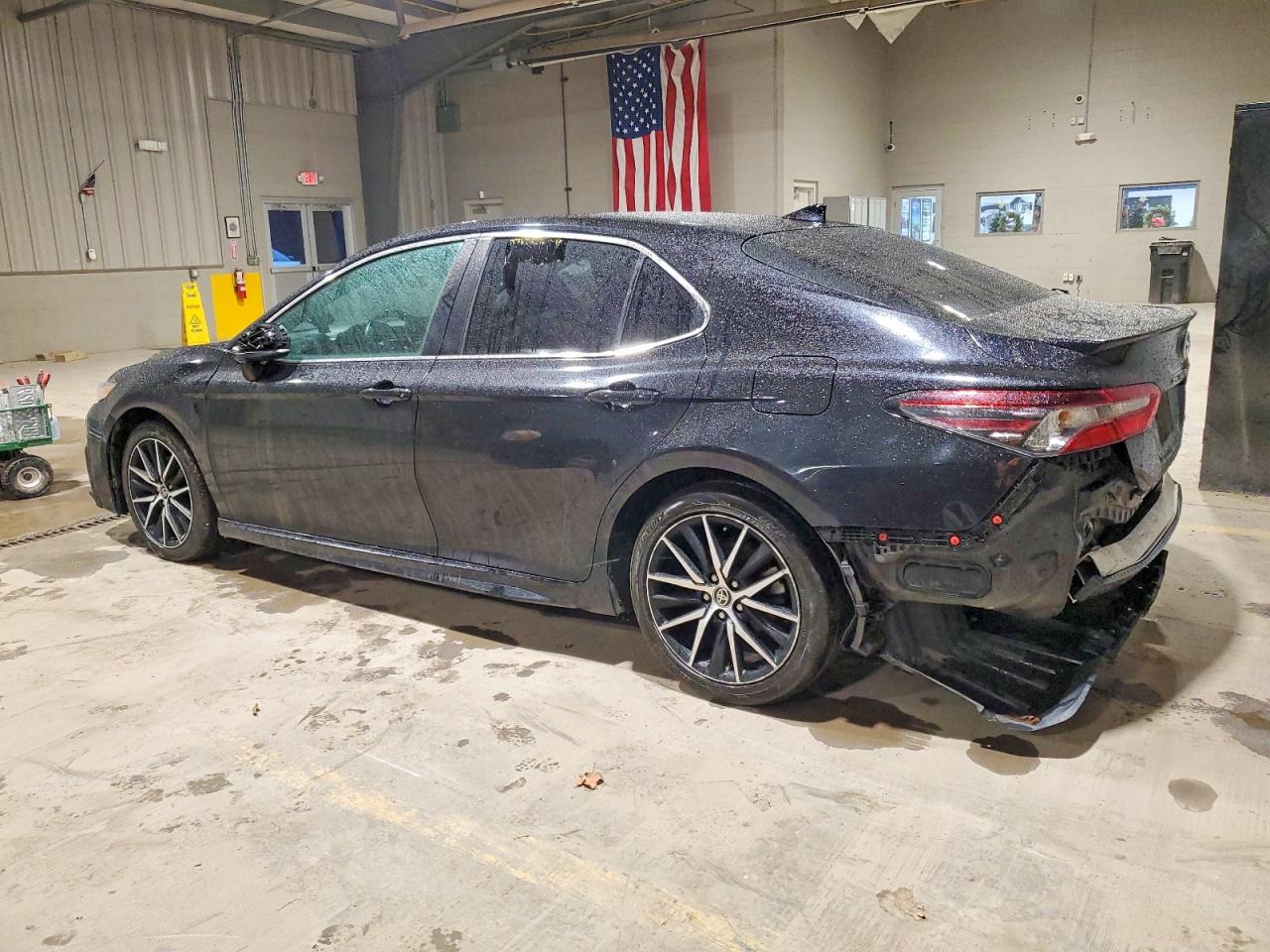 2021 TOYOTA CAMRY SE photo 2
