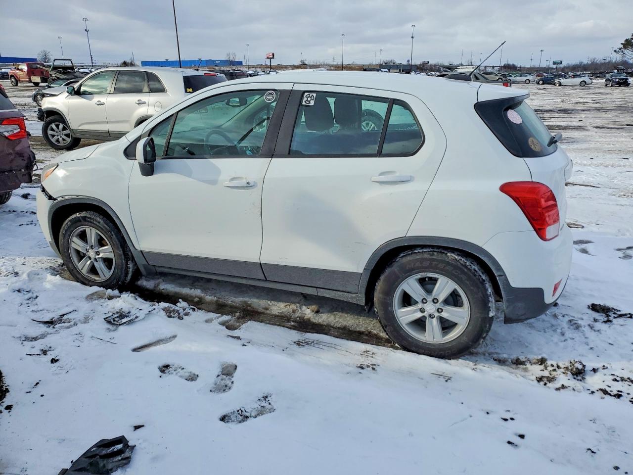 2019 CHEVROLET TRAX LS photo 2