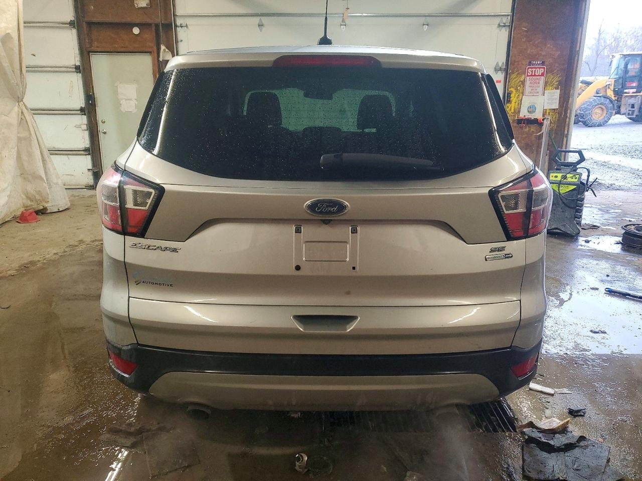 2017 FORD ESCAPE SE photo 6