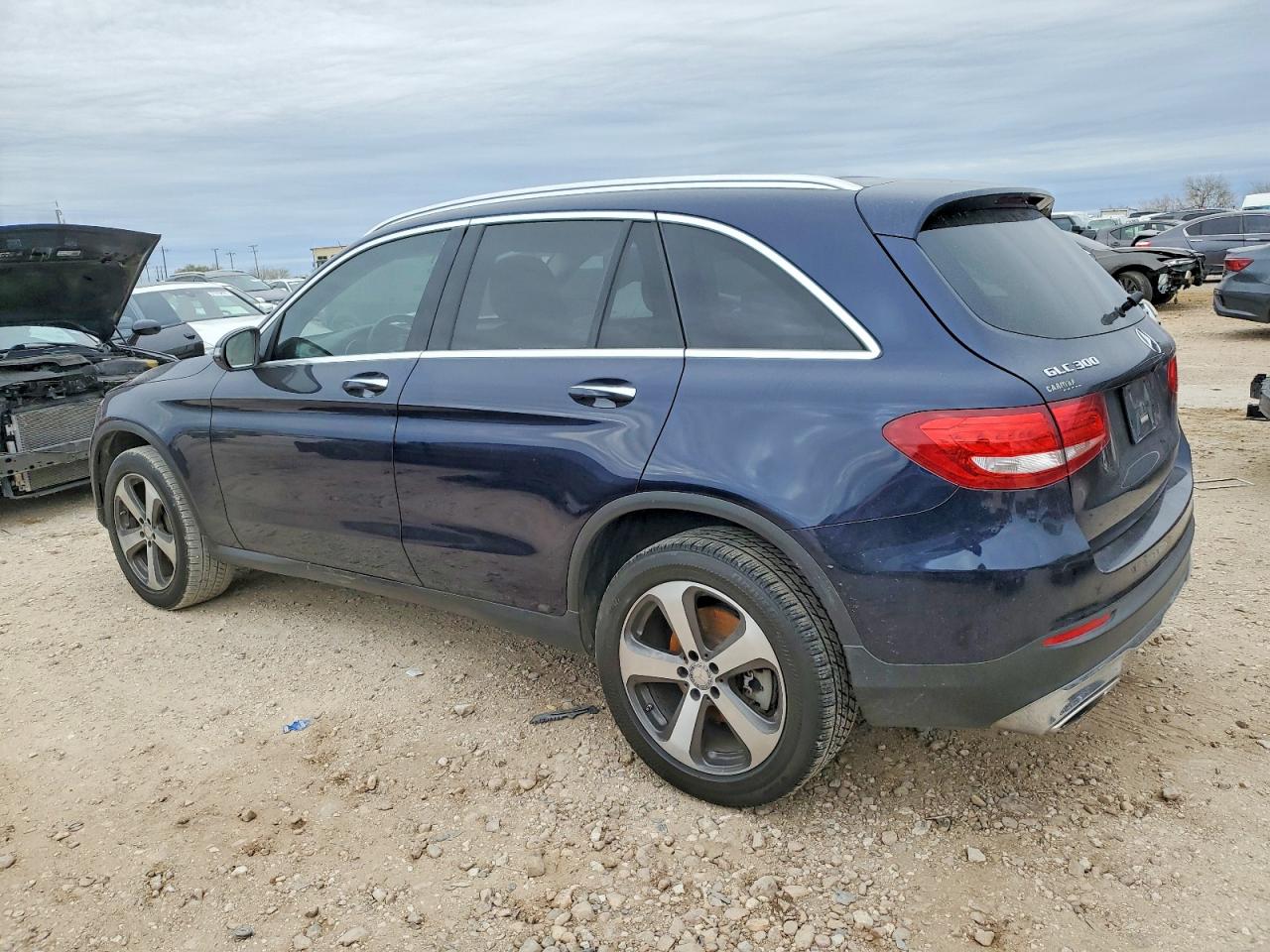 2017 MERCEDES-BENZ GLC 300 photo 2