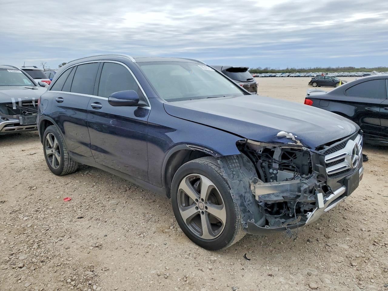 2017 MERCEDES-BENZ GLC 300 photo 4