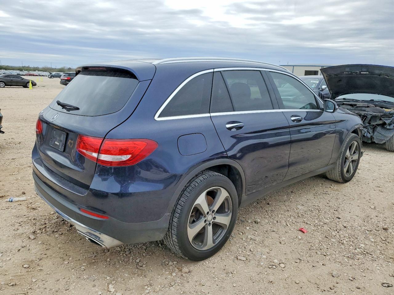 2017 MERCEDES-BENZ GLC 300 photo 3