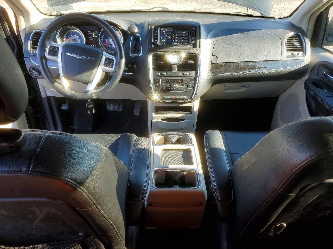 2015 CHRYSLER TOWN & COUNTRY TOURING photo 8