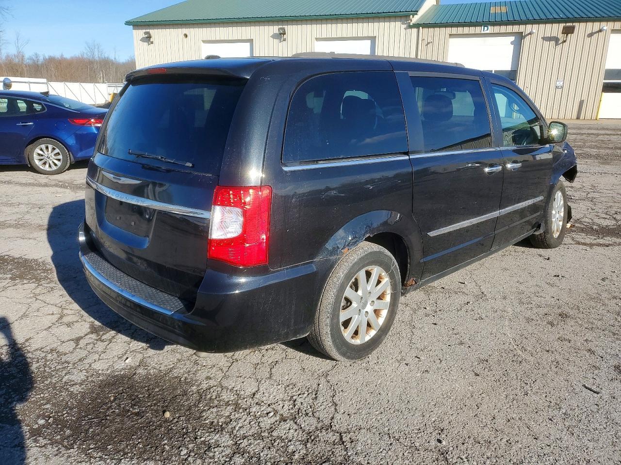 2015 CHRYSLER TOWN & COUNTRY TOURING photo 3