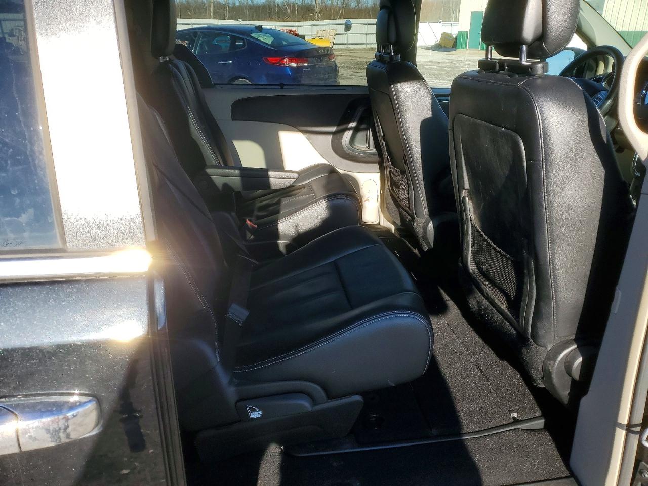 2015 CHRYSLER TOWN & COUNTRY TOURING photo 11