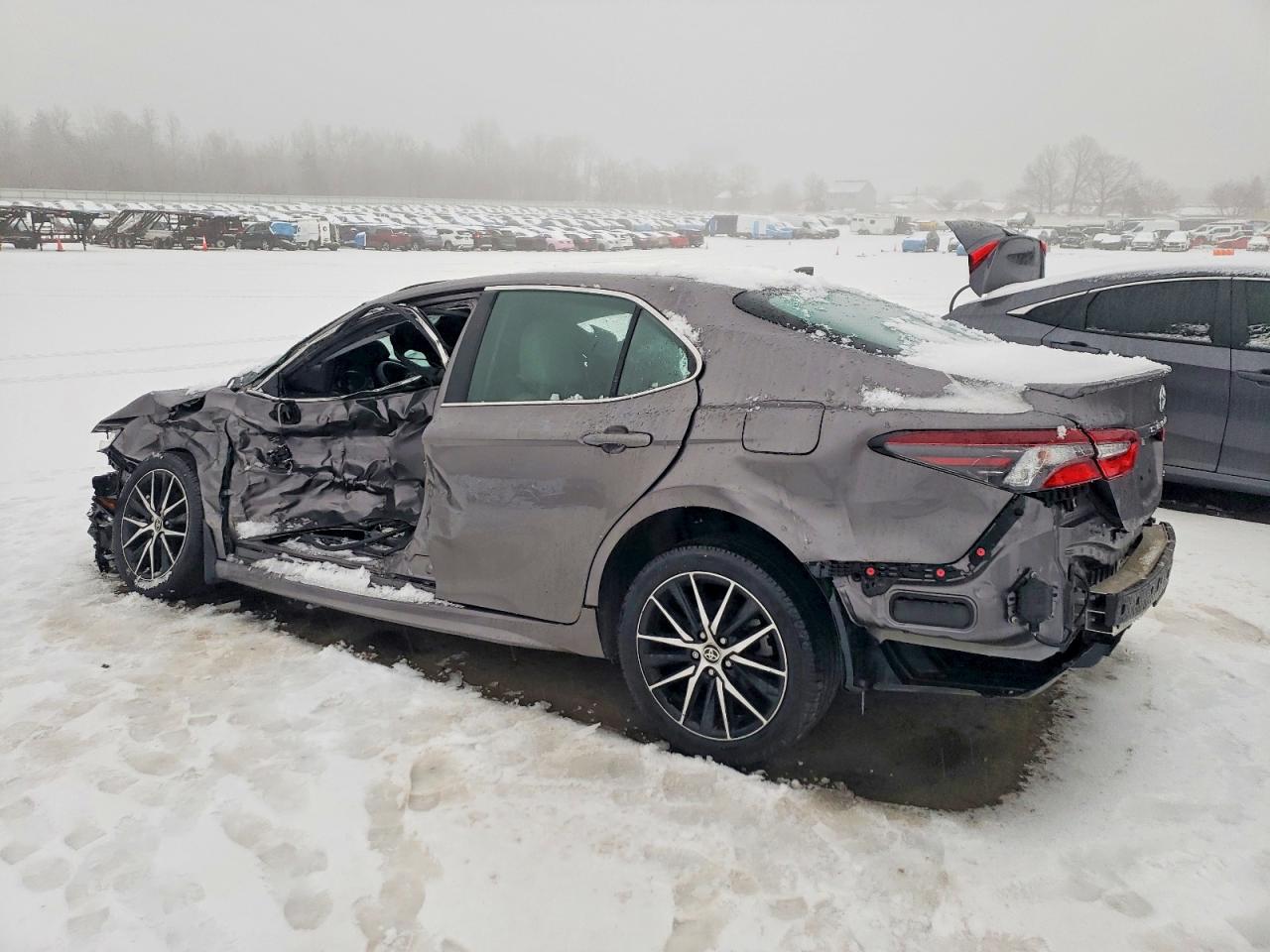 2022 TOYOTA CAMRY SE photo 2