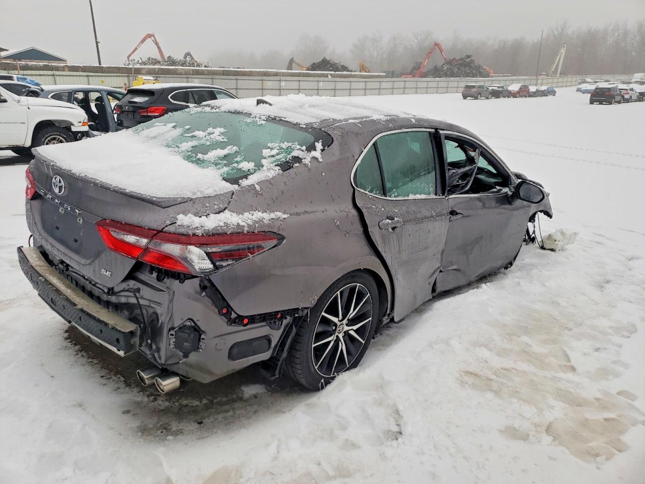 2022 TOYOTA CAMRY SE photo 3