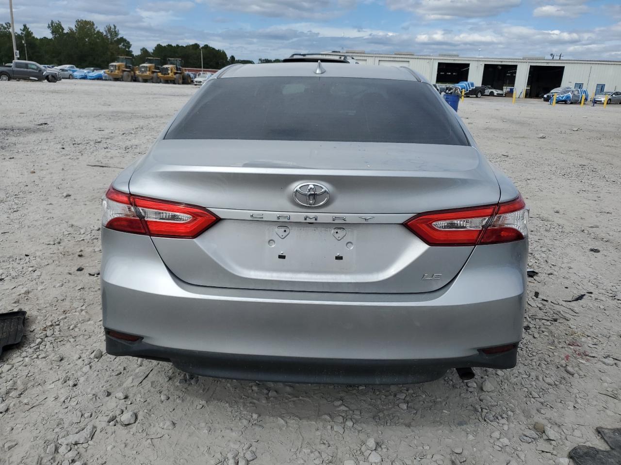 2020 TOYOTA CAMRY LE photo 6