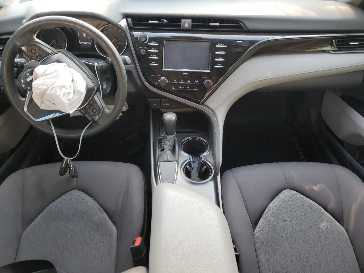 2020 TOYOTA CAMRY LE photo 8