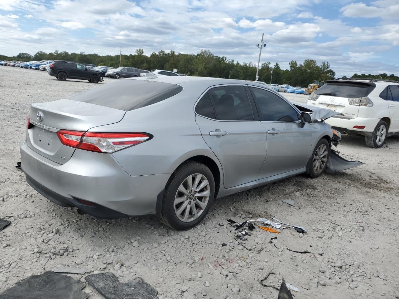 2020 TOYOTA CAMRY LE photo 3