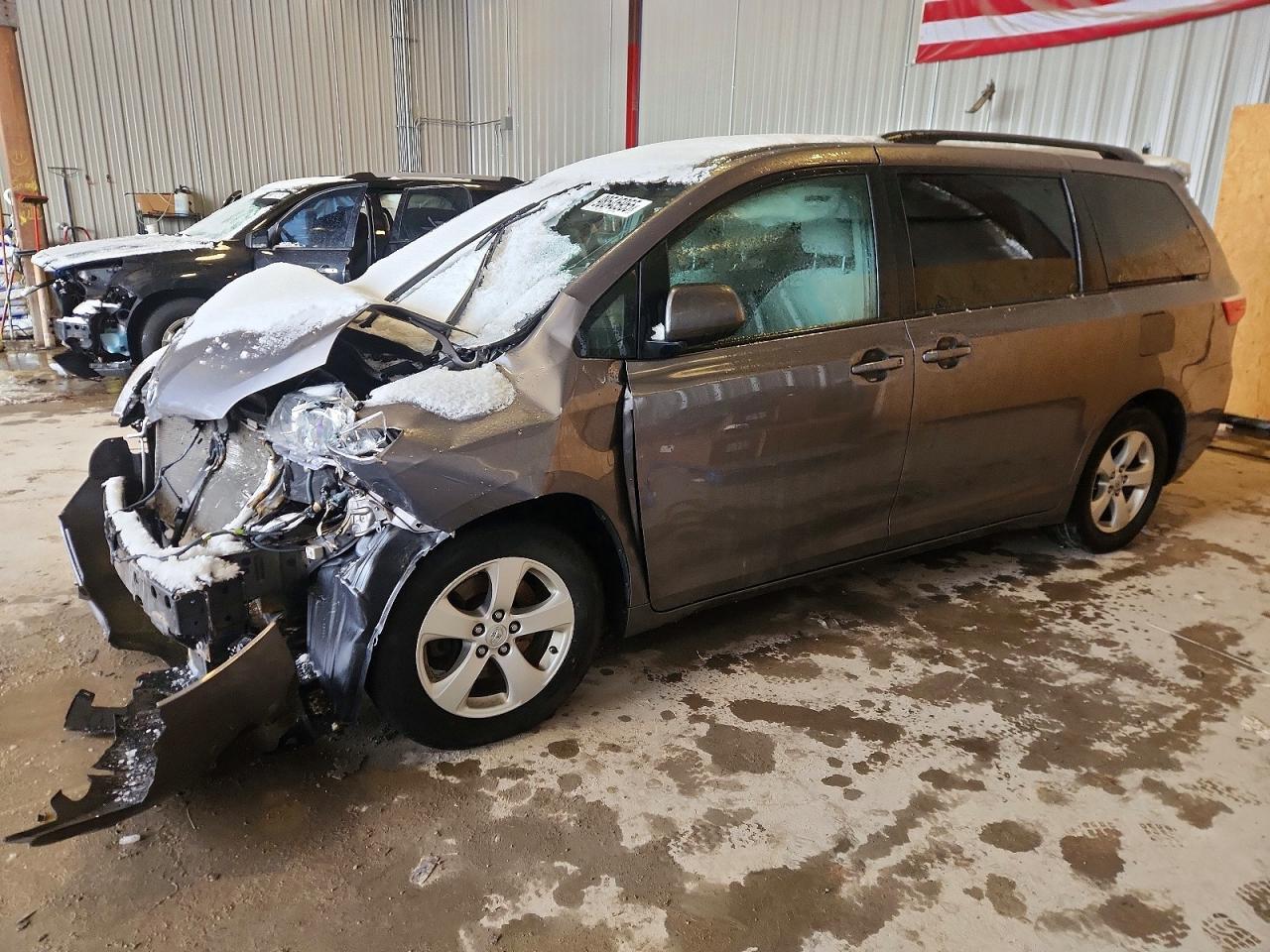 2017 TOYOTA SIENNA