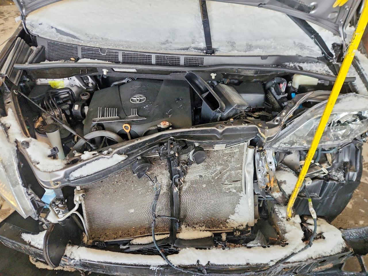 2017 TOYOTA SIENNA LE photo 11