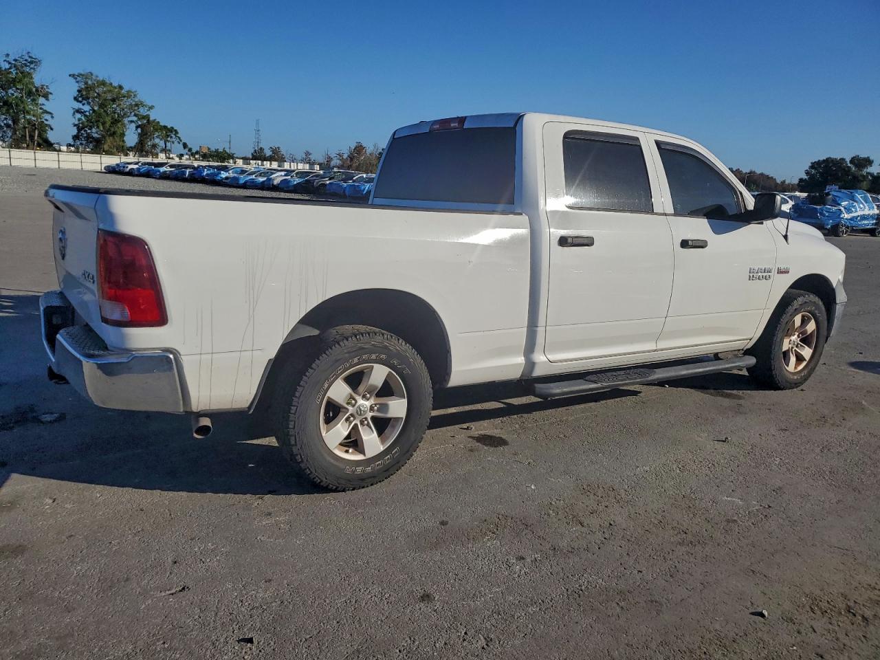 2015 RAM 1500 ST photo 3