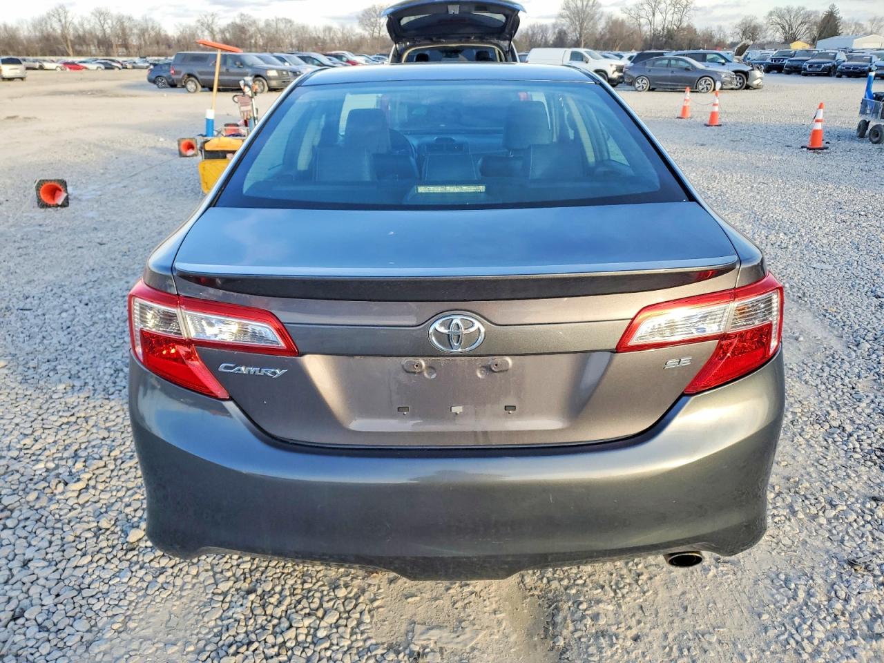 2014 TOYOTA CAMRY L photo 6