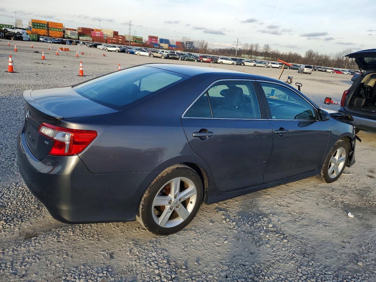 2014 TOYOTA CAMRY L photo 3