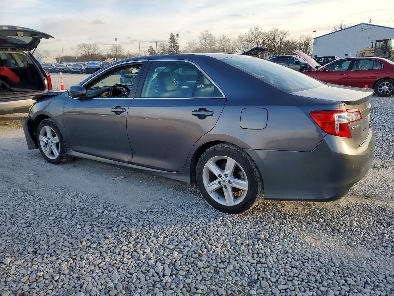 2014 TOYOTA CAMRY L photo 2