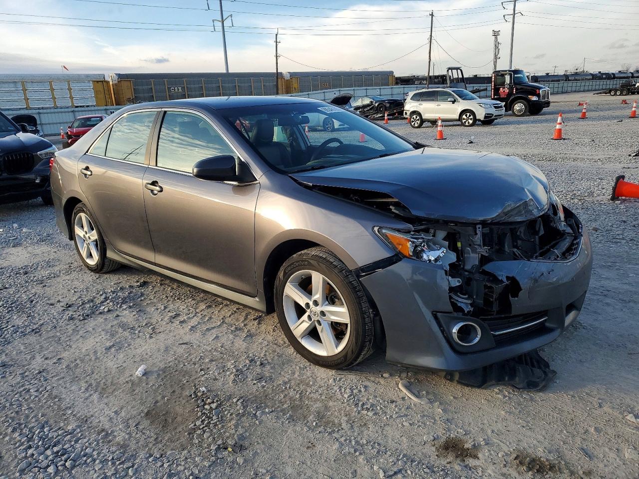 2014 TOYOTA CAMRY L photo 4