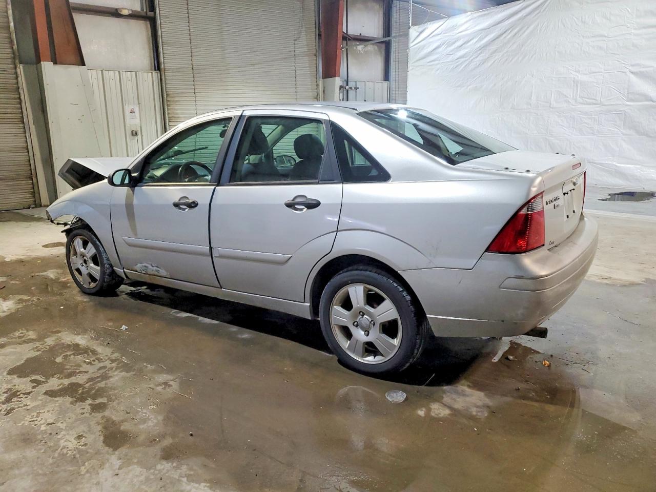 2007 FORD FOCUS ZX4 photo 2