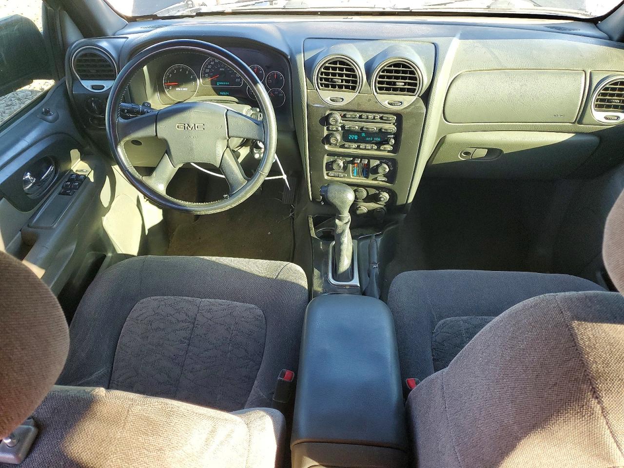 2004 GMC ENVOY photo 8