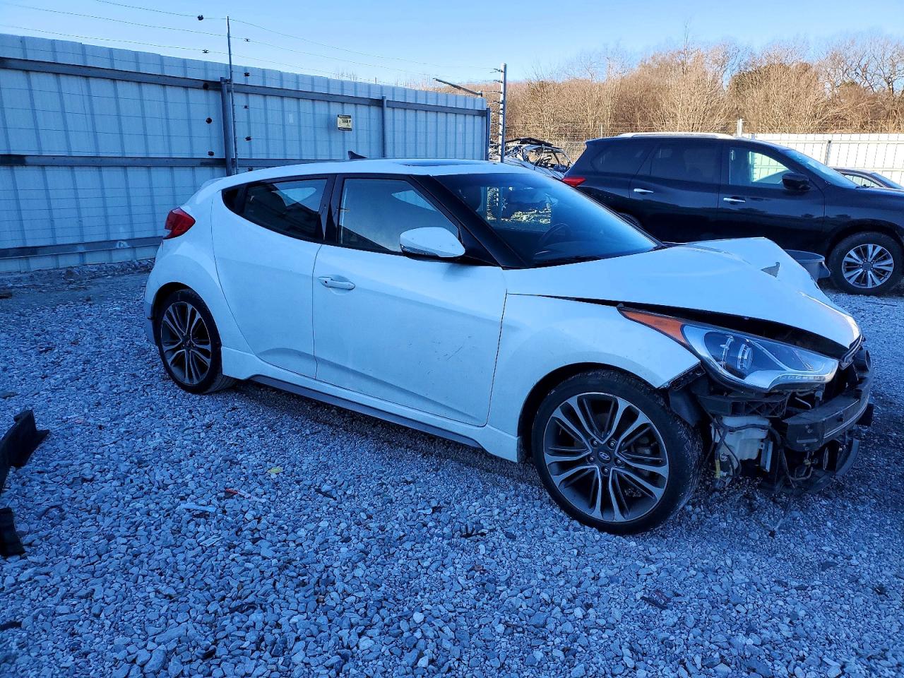 2017 HYUNDAI VELOSTER TURBO photo 4