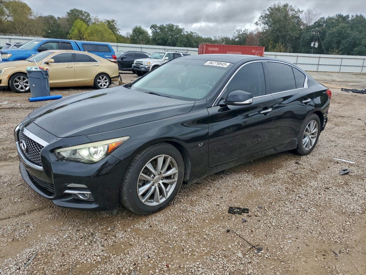 2015 INFINITI Q50