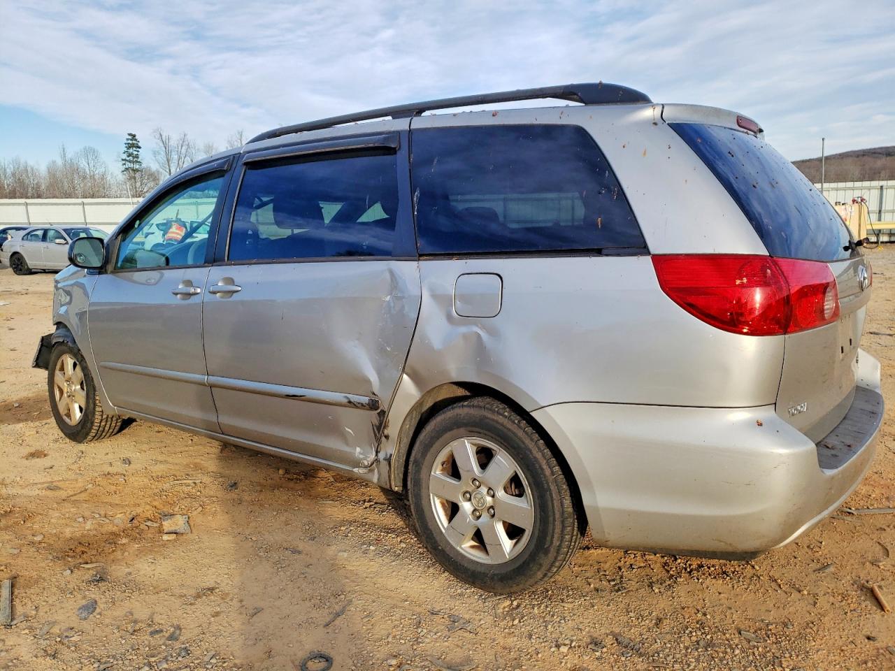 2009 TOYOTA SIENNA CE photo 2