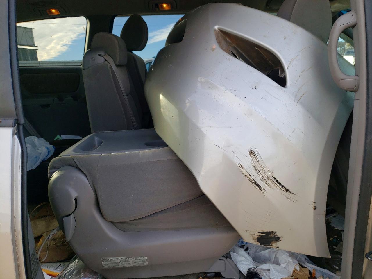 2009 TOYOTA SIENNA CE photo 11
