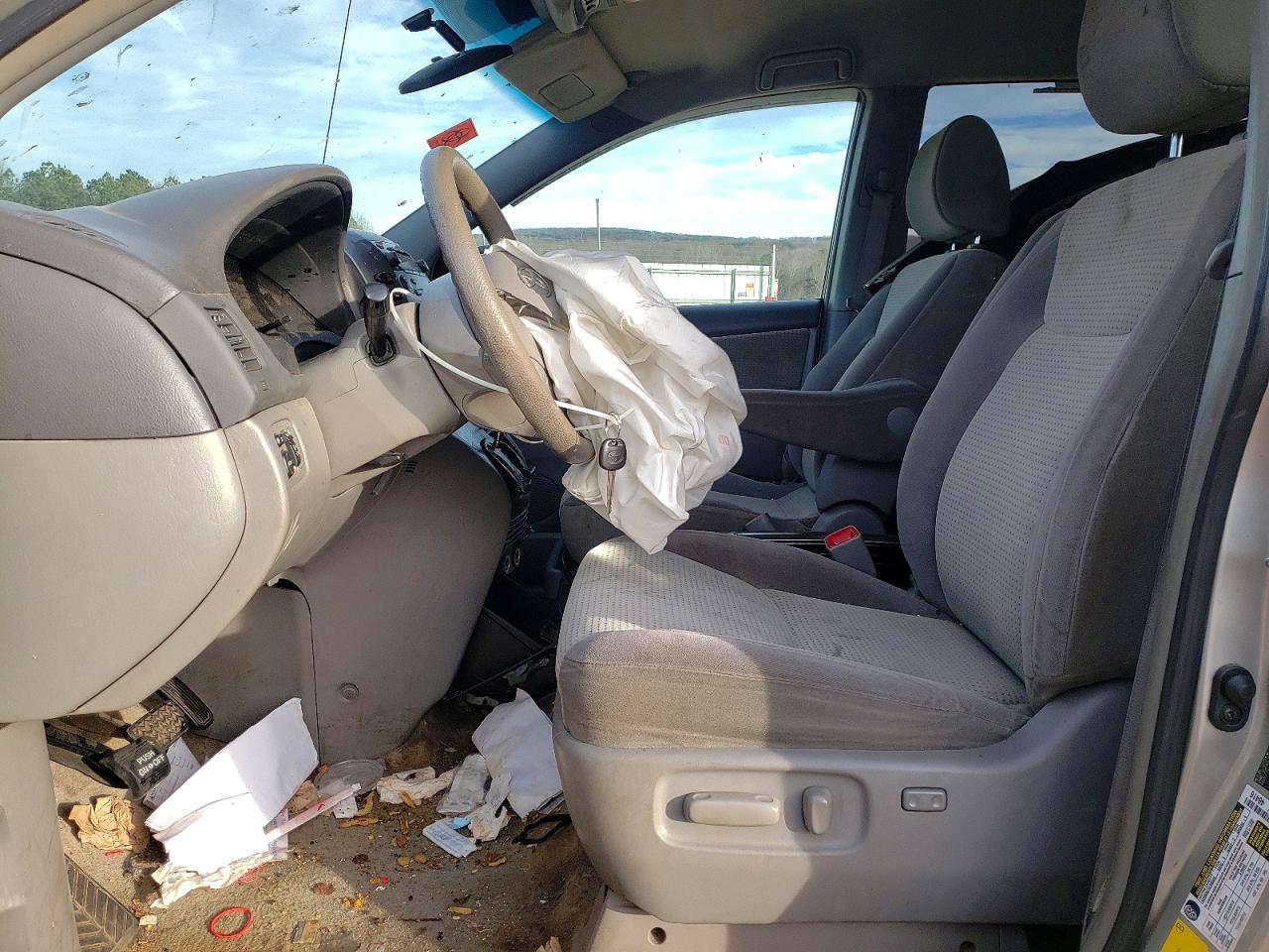 2009 TOYOTA SIENNA CE photo 7