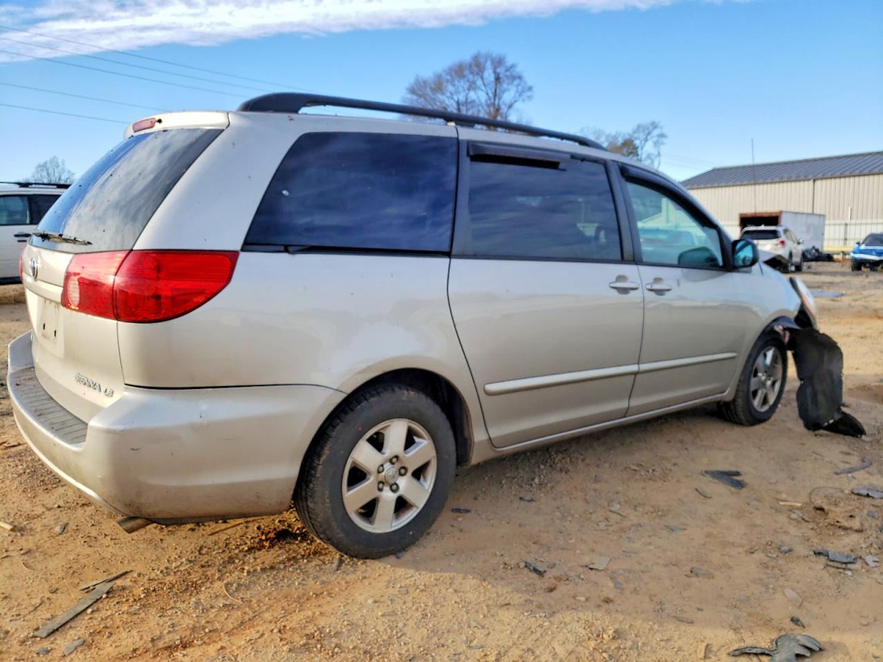 2009 TOYOTA SIENNA CE photo 3