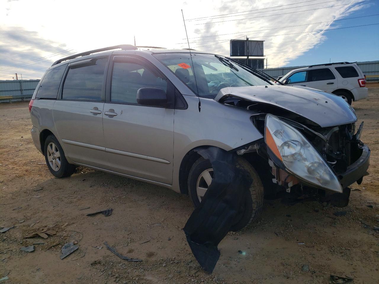 2009 TOYOTA SIENNA CE photo 4