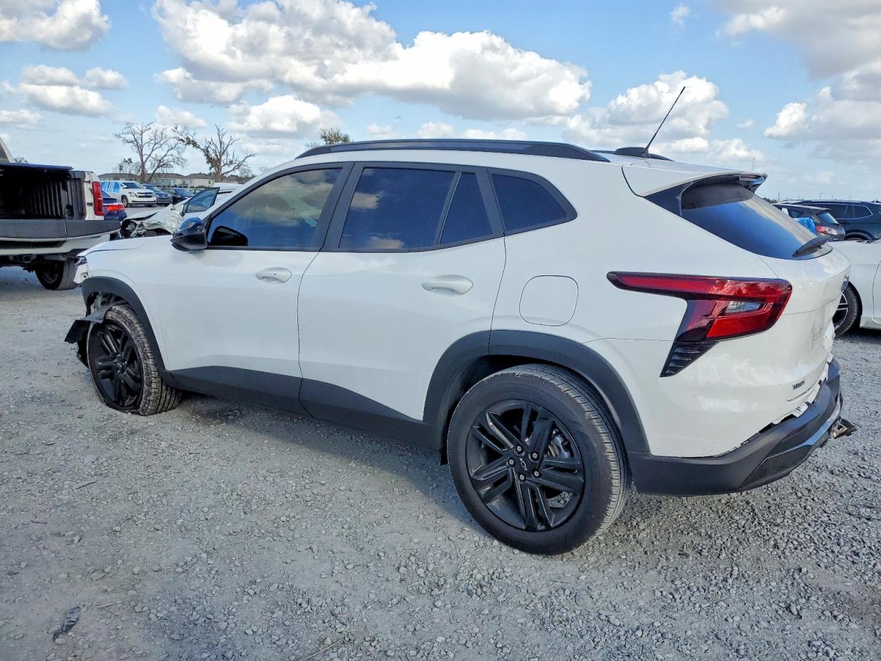 2025 CHEVROLET TRAX ACTIV photo 2