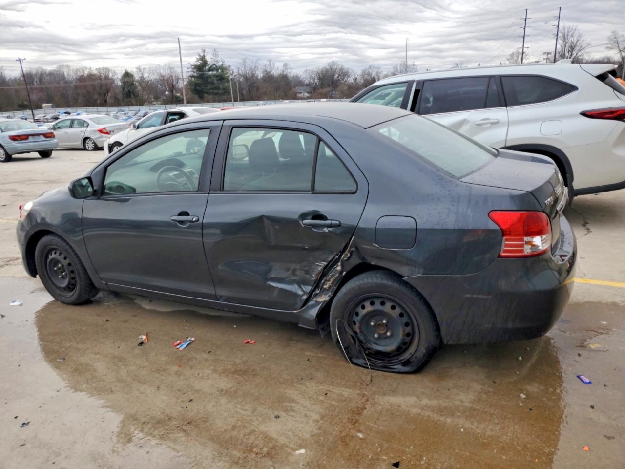 2009 TOYOTA YARIS photo 2