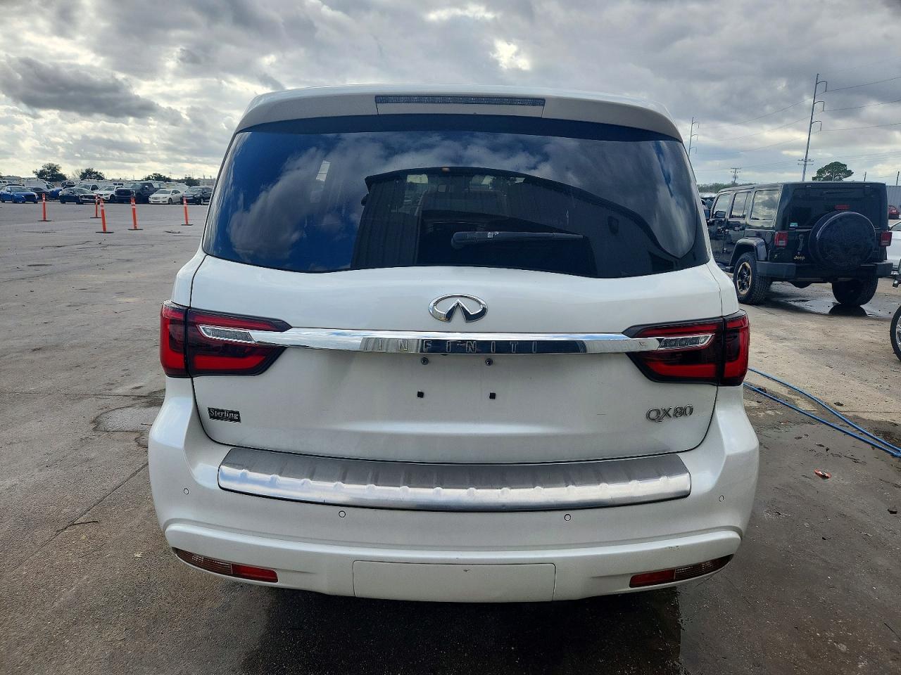 2018 INFINITI QX80 BASE photo 6