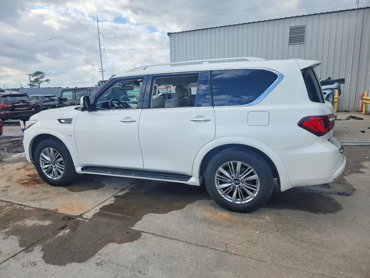 2018 INFINITI QX80 BASE photo 2